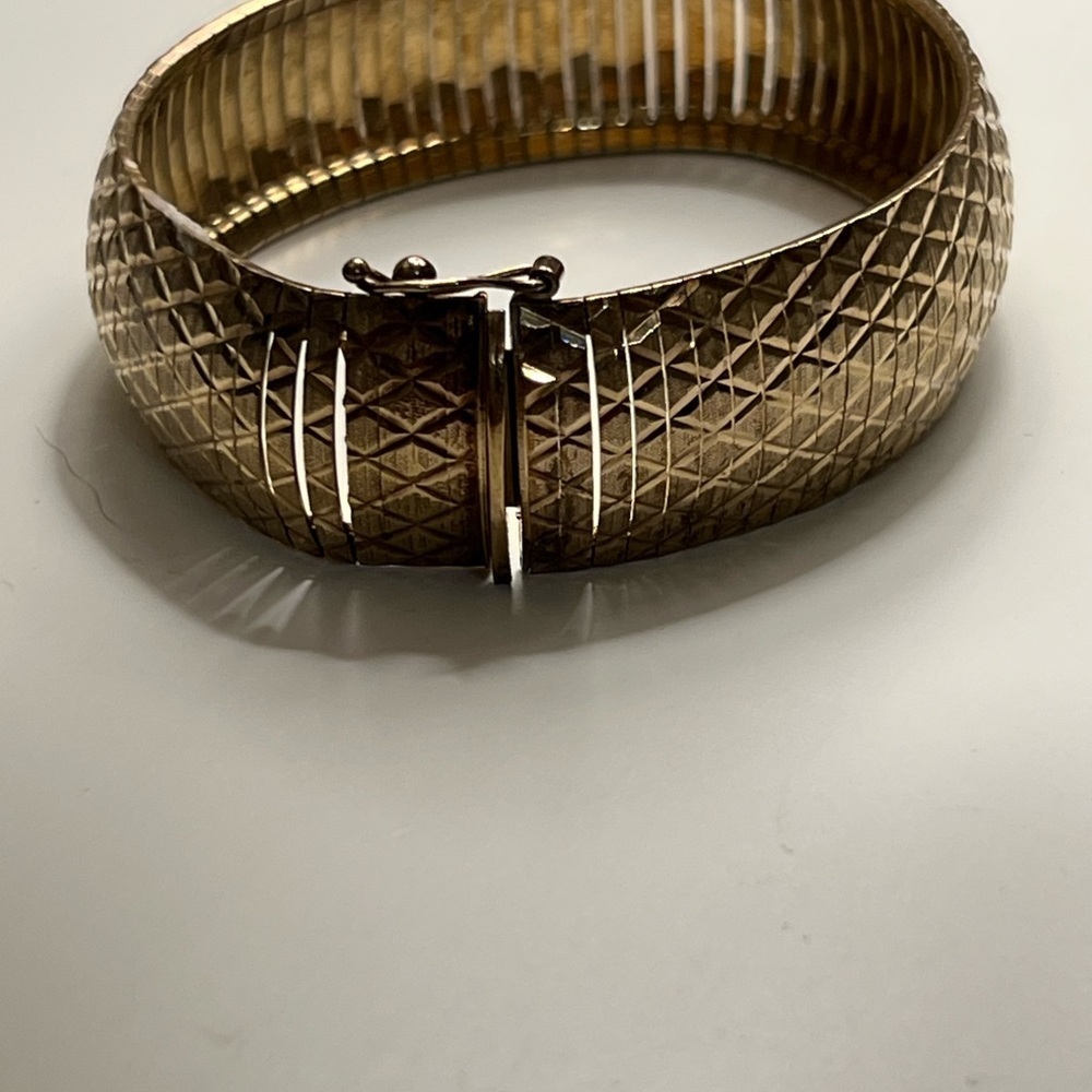 Technibond 18k plated Gold Bracelet - Picture 9 of 15